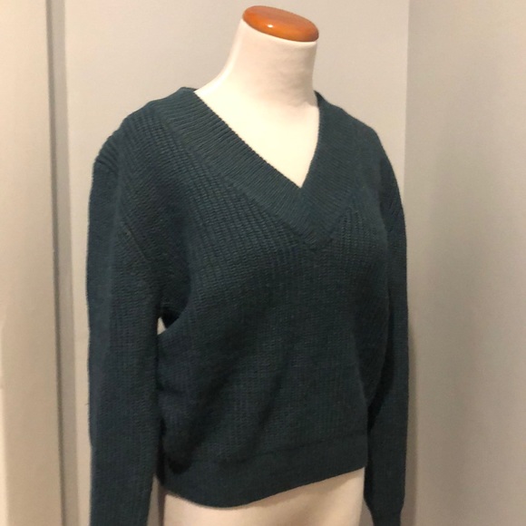 Lulu’s Dark Green V-neck Sweater - Picture 3 of 7
